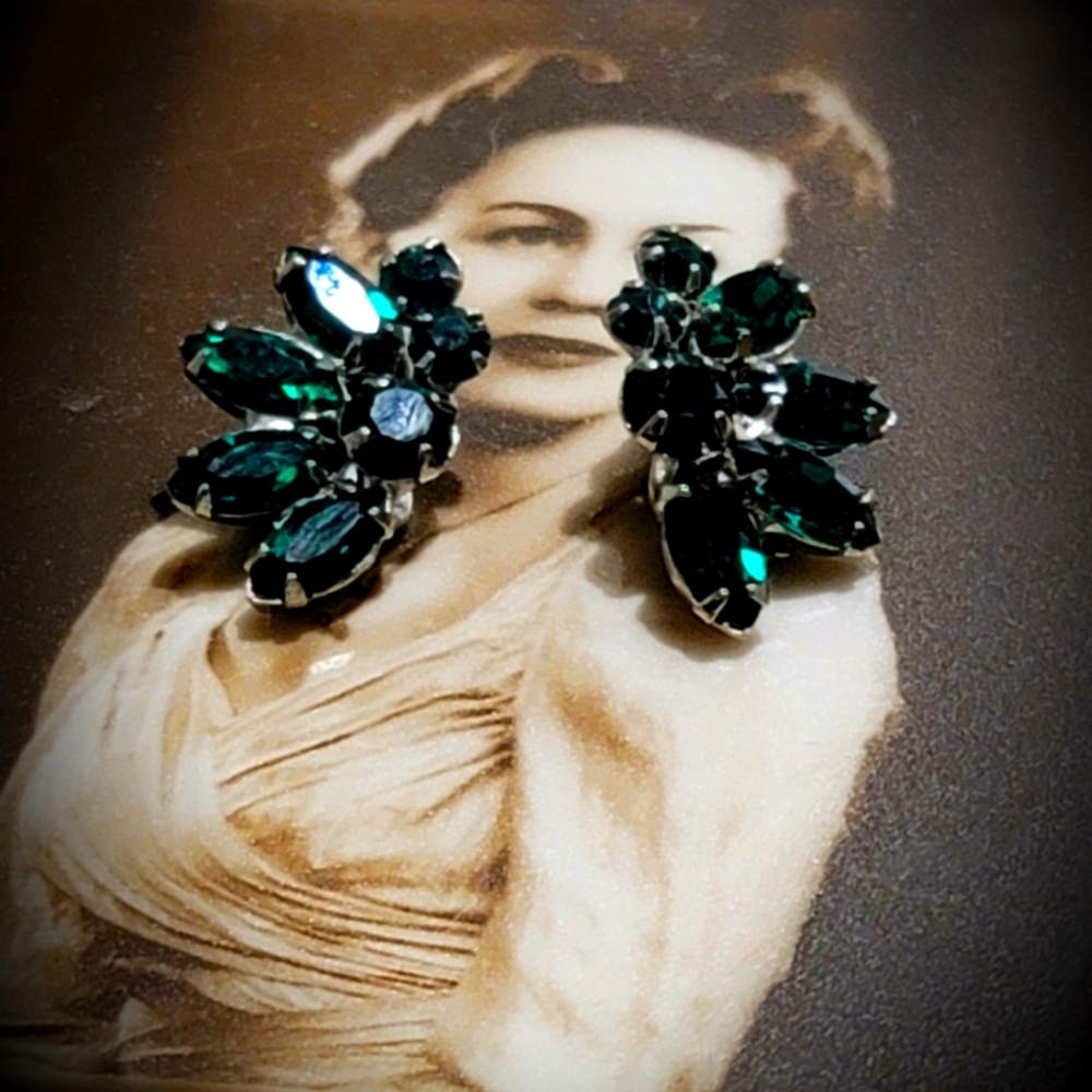 Antique Faux Emerald clip on earrings, look brand new. J.Crew bauble style.